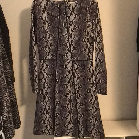 NWT MICHAEL KORS POLYESTER A-LINE LONG SLEEVE DRESS. GREAT PRINT!BACK ZIPPER. S8 - Picture 1 of 9